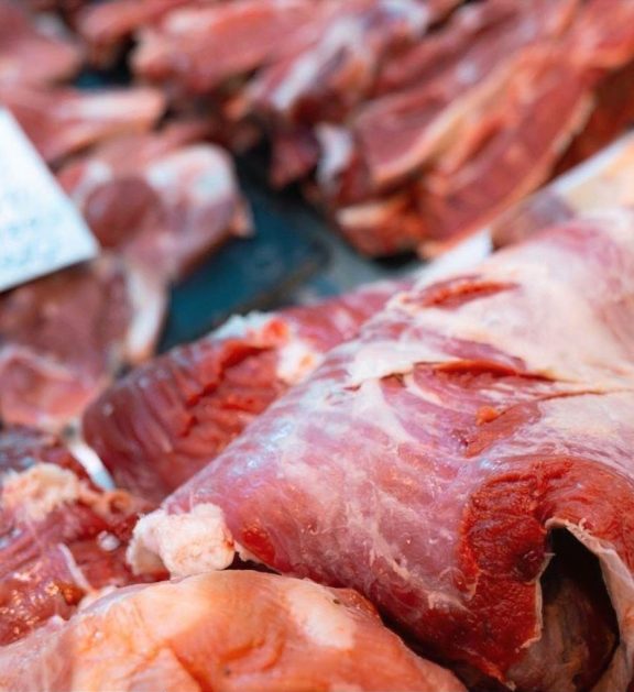 Fresh meat distribution to retail shops with flexible order sizes and timely delivery.