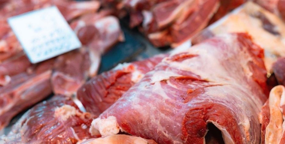 Fresh meat distribution to retail shops with flexible order sizes and timely delivery.