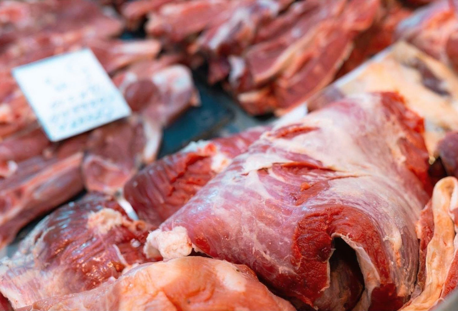 Fresh meat distribution to retail shops with flexible order sizes and timely delivery.